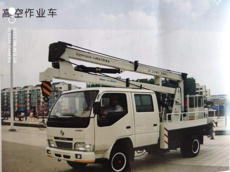 高空作業(yè)車(chē)